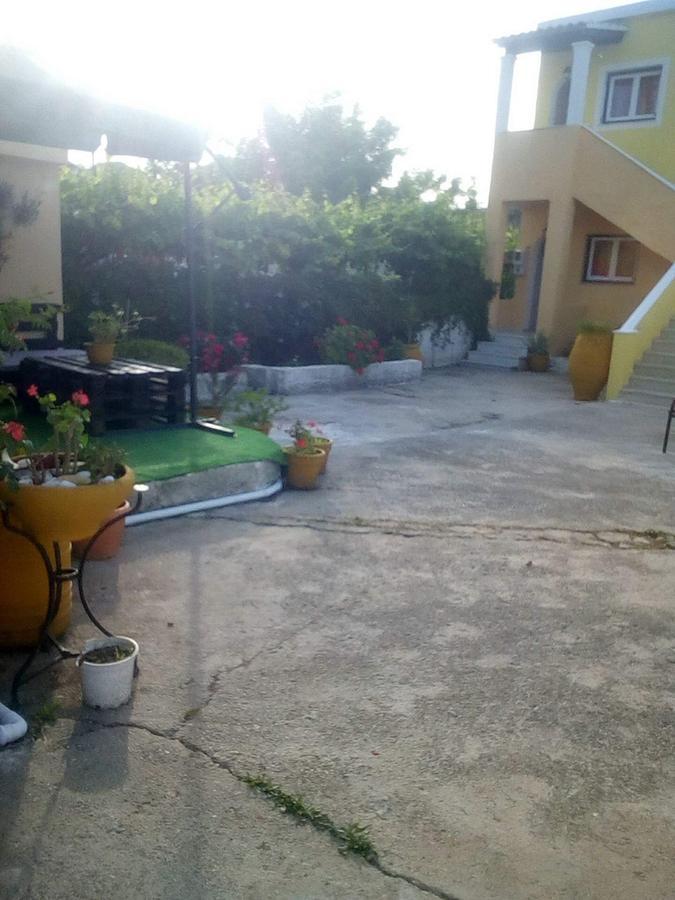 Chrysanthi Melitsa Apts. Sidari  Bagian luar foto
