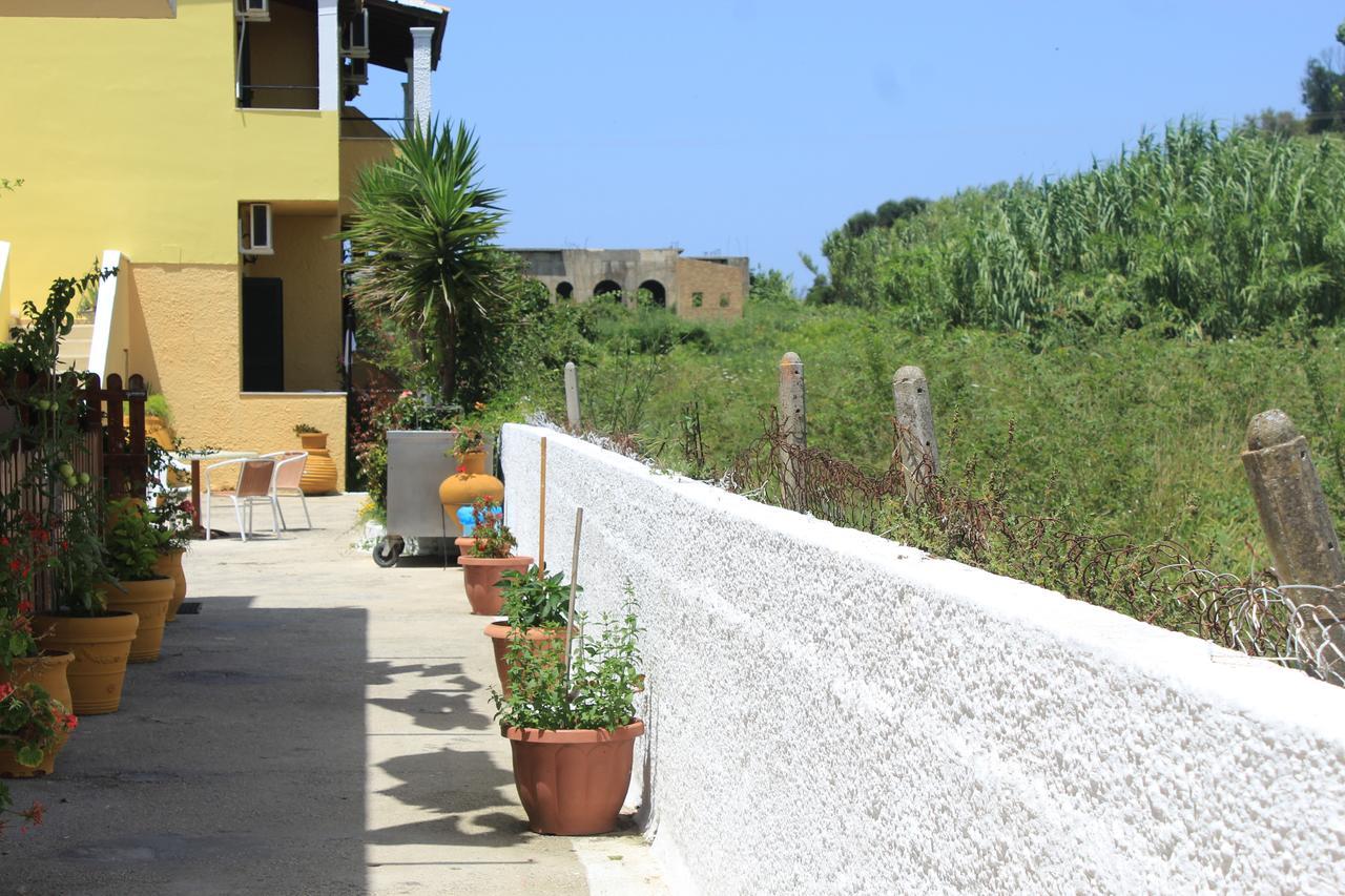 Chrysanthi Melitsa Apts. Sidari  Bagian luar foto